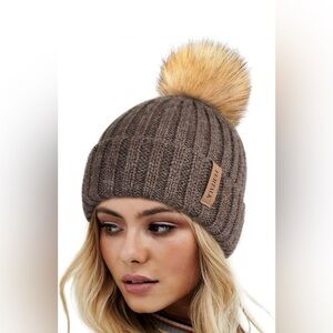 ❄️FURTALK Cable Knit Beanie with Removable Pom❄️ NEW